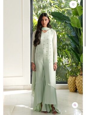 Lulusar Pakistani suit size S NWT